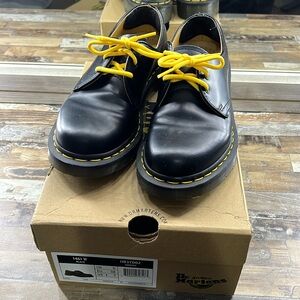 Dr Martens 1461 W Black Smooth w yellow laces US 7 women standard fit